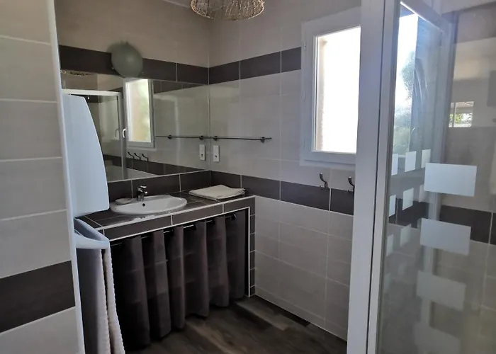 Near Ocean With Swimming Pool *